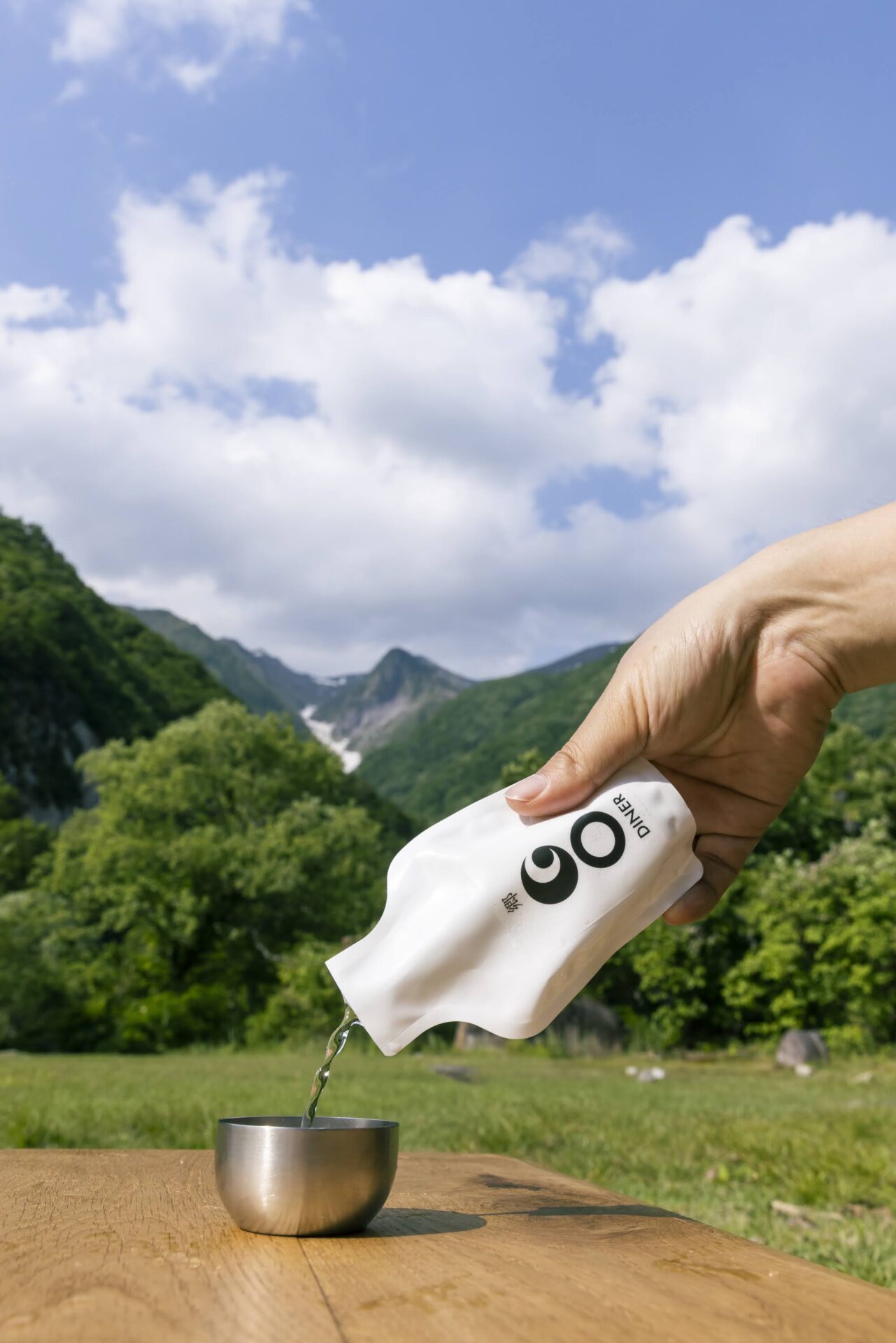 Sake en el campamento 'GO POCKET' Tsunan Brewery.