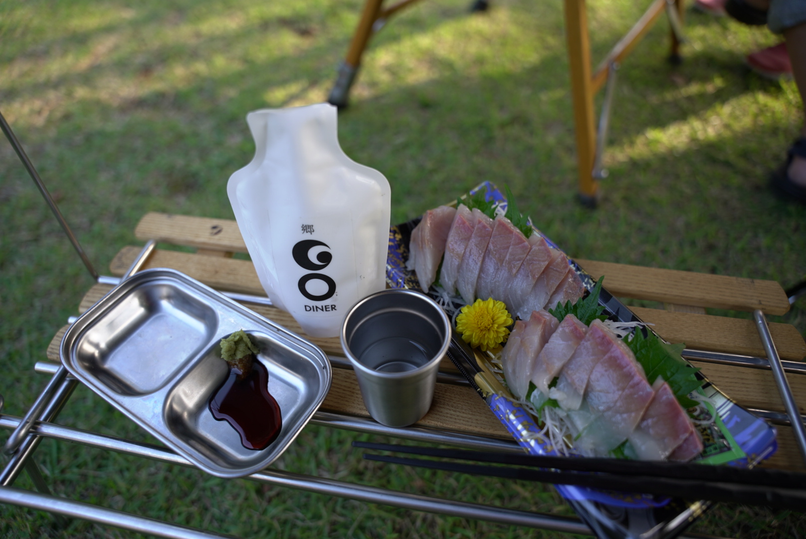 Sake en el campamento 'GO POCKET' Tsunan Brewery.