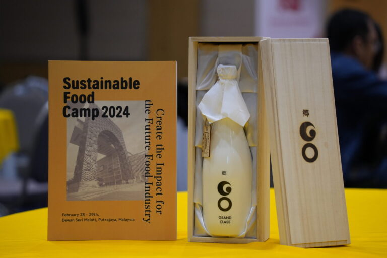 Sustainable Food Campは、持続可能な食品産業の未来を形成するための国際会議です。マレーシアのプトラジャヤで開催され、食品技術の専門家が集まり、パネルディスカッション、ネットワーキングディナー、企業紹介、製品試食、ビジネスアイデアに関する議論を行いました。このイベントは、2050年の食の未来に向けて、持続可能な食品の開発と普及に貢献する協力と革新を促進することを目指しています。
