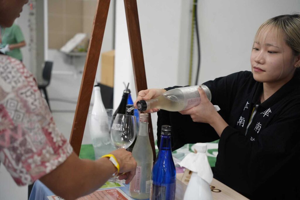 Exhibition of 'GO GRANDCLASS Uonuma Koshihikari Edition' During the event, Tsunan Brewery's representatives actively encouraged visitors to sample their lineup of sake. Among their offerings, 'GO GRANDCLASS Uonuma Koshihikari Edition' received an unexpectedly positive response, and the product ultimately sold out.