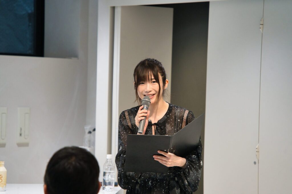 The event began with opening remarks by Ms. Reimi Enomoto, Tsunan Sake Brewery’s official Sake Evangelist, who served as the master of ceremonies.