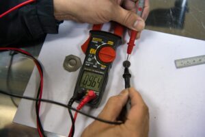 Measuring the conductivity of sake lees-derived graphite