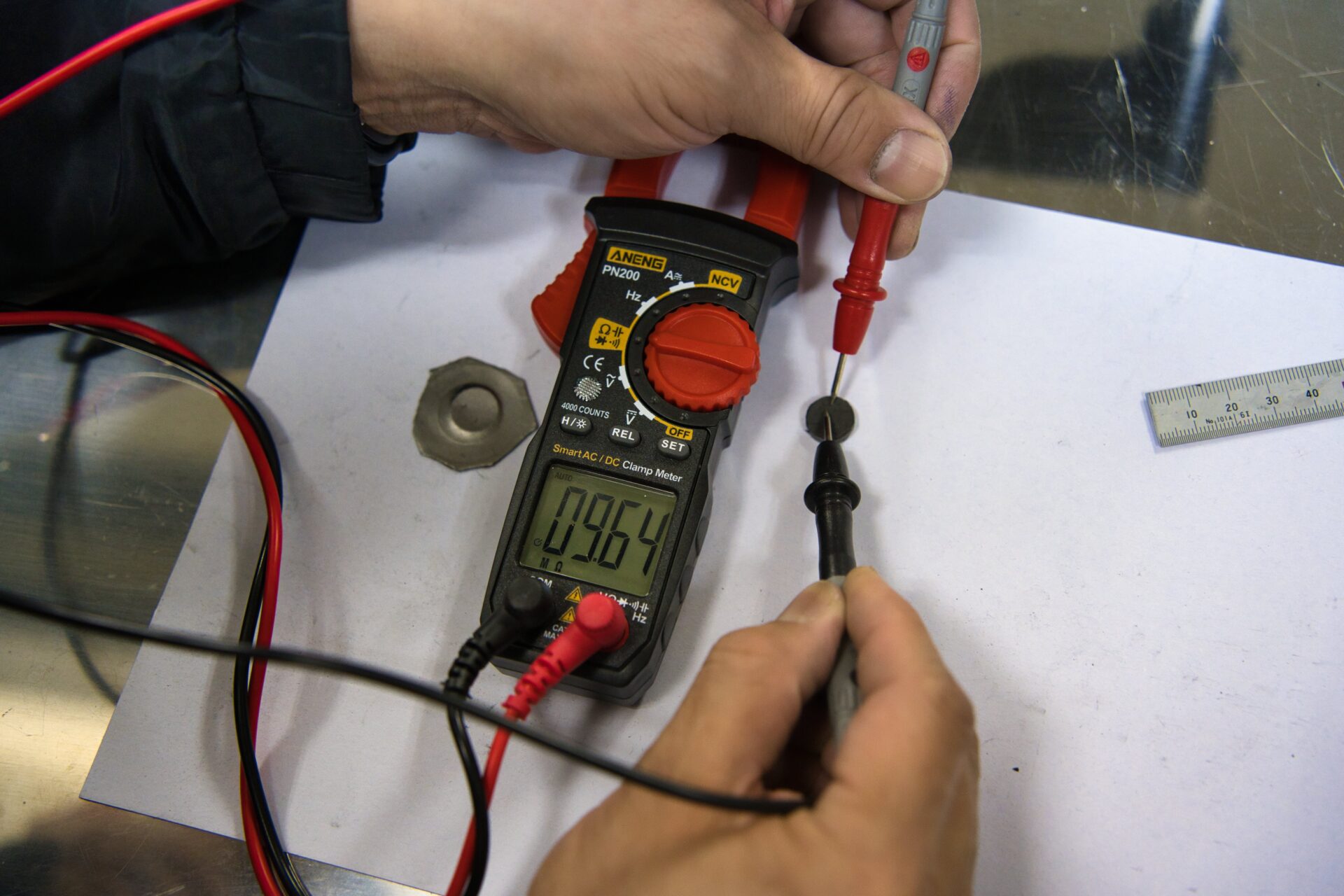 Measuring the conductivity of sake lees-derived graphite